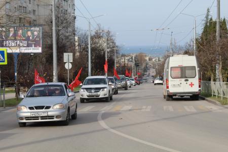 В Севастополе коммунисты провели автопробег, посвященный 100-летию образования СССР
