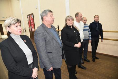 Зампред Мособлдумы, второй секретарь МК КПРФ Константин Черемисов вручил цифровой баян и музыкальное оборудование Лотошинскому Центральному Дому культуры