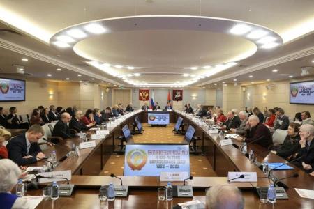 Руководитель фракции КПРФ в Мособлдуме Александр Наумов принял участие в заседании круглого стола к 100-летию СССР в Мосгордуме