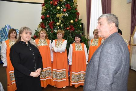 Зампред Мособлдумы, второй секретарь МК КПРФ Константин Черемисов вручил цифровой баян и музыкальное оборудование Лотошинскому Центральному Дому культуры