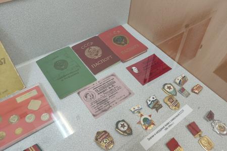 Архангельская область. В Котласе открыли выставку к 100-летию СССР "Серп и молот"