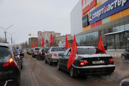 В Великом Новгороде состоялся автопробег, посвящённый 100-летию образования СССР