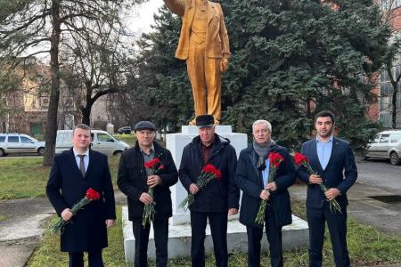 Краснодар. Коммунисты-депутаты Госдумы Н.И. Осадчий и В.И. Соболев побывали на станкостроительном заводе