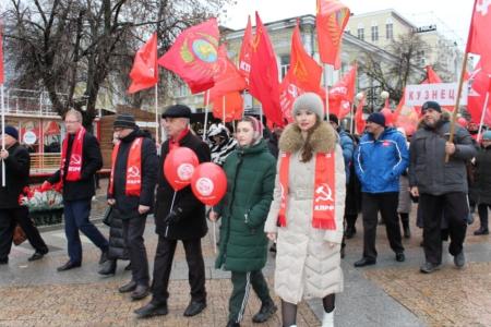 Шествие в честь 100-летия СССР прошло по центру Пензы