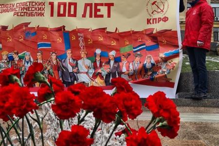 Шествие в честь 100-летия СССР прошло по центру Пензы