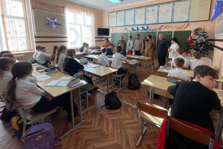 Краснодарский край. Активисты КПРФ поздравили с Новым годом семьи военнослужащих