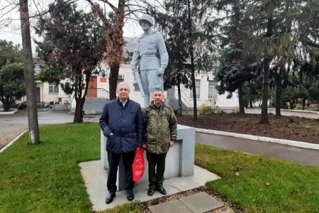 Краснодар. Коммунист-депутат Госдумы Н.И. Осадчий побывал с новогодними пожеланиями в военном госпитале