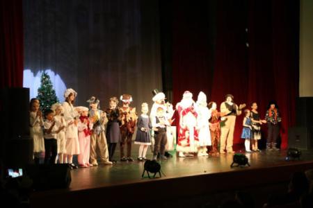Саратов. Новогодний праздник приходит к детям