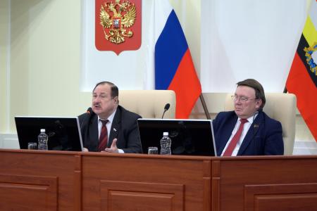 В Курской областной Думе состоялось заседание «круглого стола», посвященное 100-летию со дня образования СССР