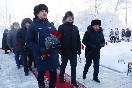 Республика Саха. Лидер местных коммунистов Виктор Губарев участвовал в мероприятиях, посвященных 125-летию большевика-ленинца Максима Аммосова