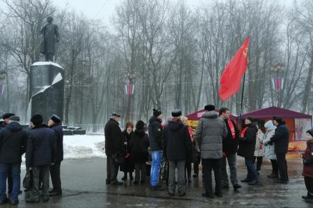 В Великом Новгороде состоялось торжественное возложение цветов к памятнику В.И. Ленину, посвящённое 100-летию образования СССР
