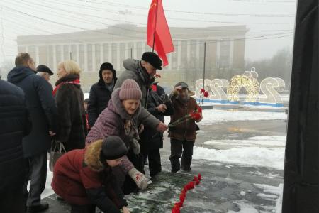 В Великом Новгороде состоялось торжественное возложение цветов к памятнику В.И. Ленину, посвящённое 100-летию образования СССР