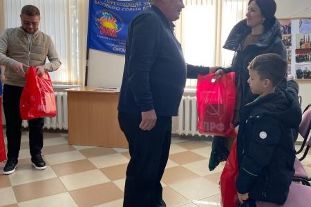 Краснодарский край. Активисты КПРФ поздравили с Новым годом семьи военнослужащих