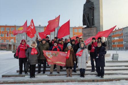 Свердловские коммунисты провели автопробеги, посвящённые 100-летию СССР