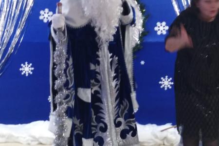 Коммунисты, комсомольцы и активисты ВЖС "Надежда России" Карачаево-Черкесии подарили детям школы-интерната города Черкесска яркий новогодний праздник