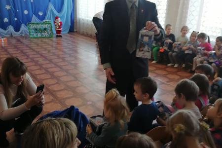 Дети из Запорожской области получили новогодние подарки от КПРФ