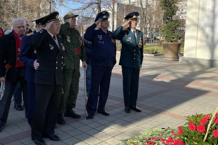 Краснодар. Активисты КПРФ и Союза Советских офицеров почтили память Маршала Победы
