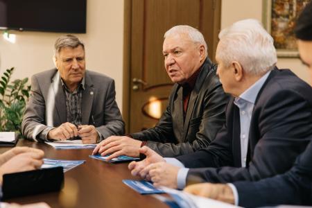 Краснодар. Коммунисты-депутаты Госдумы Н.И. Осадчий и В.И. Соболев побывали на станкостроительном заводе