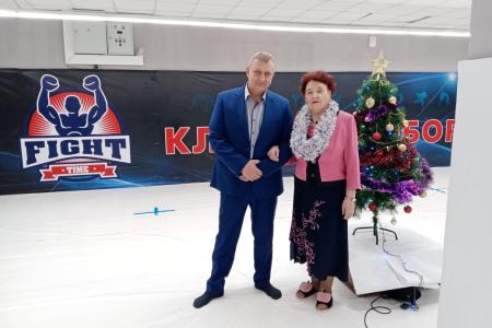 Депутат-коммунист Тамара Казанцева проводит новогодние утренники в Тюменской области
