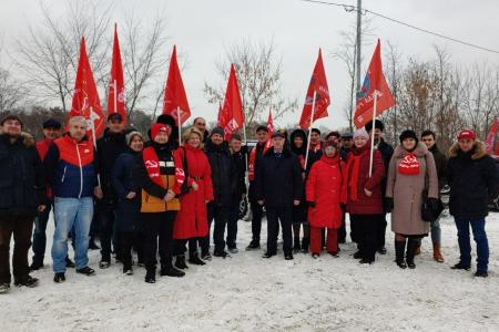 Наш адрес – Советский Союз! Московские коммунисты провели автопробег, посвященный 100-летию СССР