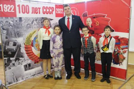 В Великом Новгороде состоялся торжественный концерт в честь 100-летия СССР