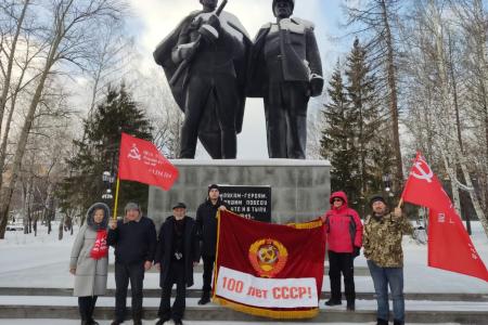 Свердловские коммунисты провели автопробеги, посвящённые 100-летию СССР