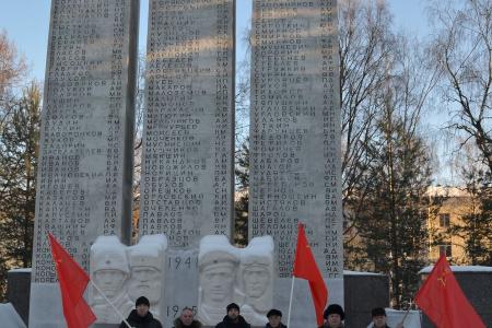 Вологодские коммунисты присоединились к Всероссийскому автопробегу, посвященному 100-летию СССР