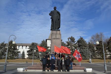 Астраханские коммунисты провели автопробег в честь 100-летия СССР