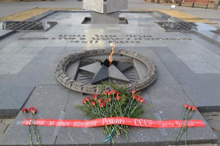 Астраханские коммунисты провели автопробег в честь 100-летия СССР