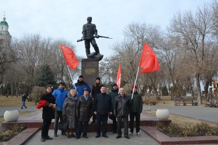 Астраханские коммунисты провели автопробег в честь 100-летия СССР