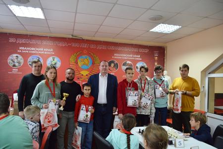 В Иваново состоялся турнир по быстрым шахматам «100 лет СССР»