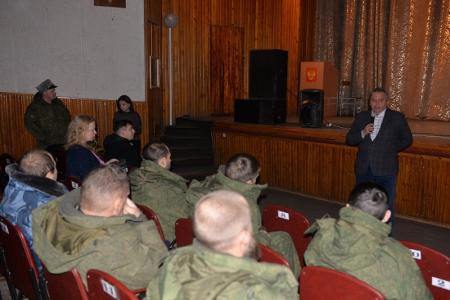 Новосибирск. Депутат Госдумы Ренат Сулейманов встретился с мобилизованными сибиряками