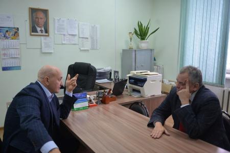 В Новосибирске Ренат Сулейманов провел открытый урок об образовании СССР ученикам 43-й школы