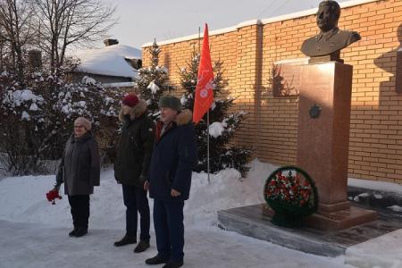 Новосибирские коммунисты провели автопробег в День рождения Иосифа Сталина