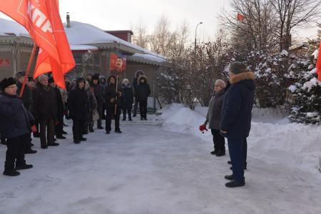 Новосибирские коммунисты провели автопробег в День рождения Иосифа Сталина