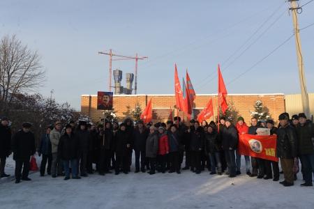 Новосибирские коммунисты провели автопробег в День рождения Иосифа Сталина