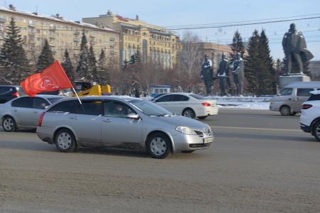 Новосибирские коммунисты провели автопробег в День рождения Иосифа Сталина