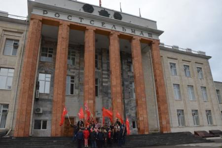 В Ростове-на-Дону прошел автопробег «Моя Родина – СССР!»