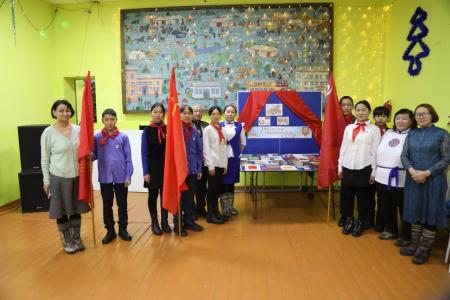 Равнение на знамя! Праздничный концерт в Бай-Тайге Республики Тыва