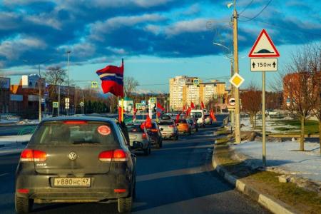 Ленинградская область. Автопробег, приуроченный к наступающему юбилею - столетию Союза ССР, провели коммунисты Соснового Бора