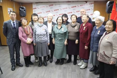 В Туве вручили медали "Дети Войны" к 100-летию образования СССР