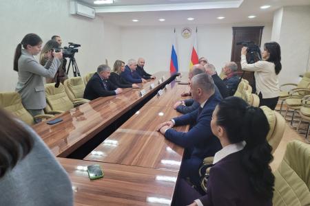 Казбек Тайсаев совместно с делегацией от Государственной Думы РФ прибыл в Южную Осетию