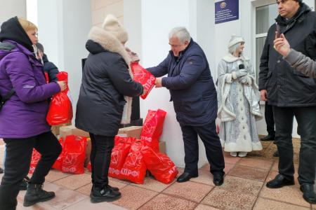 Казбек Тайсаев, Сергей Левченко, Ольга Ефимова совместно с делегацией от Государственной Думы прибыли в Луганскую Народную Республику