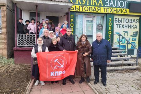 Продолжается рабочая поездка делегации КПРФ во главе с Казбеком Тайсаевым, Сергеем Левченко, Ольгой Ефимовой в ЛНР