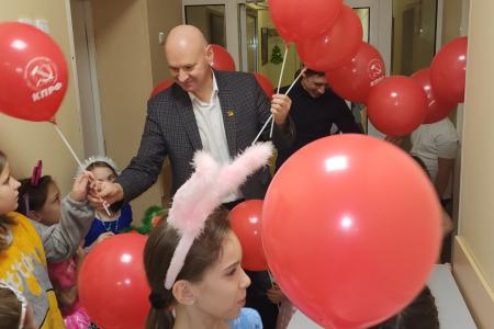Нижегородские коммунисты посетили Нижегородское детское отделение областного противотуберкулезного диспансера