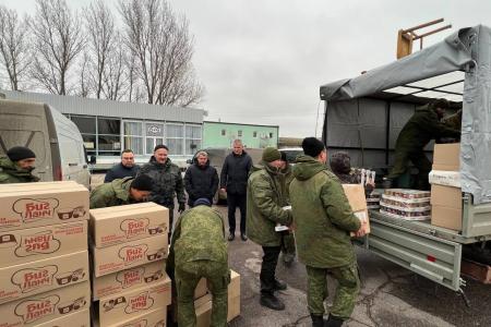Сенатор А.М. Гибатдинов передал гуманитарную помощь для российских военнослужащих