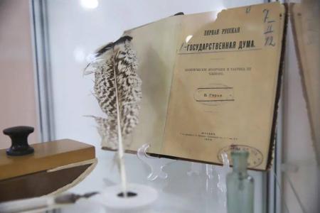 В Мосгордуме по инициативе депутатов КПРФ прошла выставка, посвящённая 150-летию главного педагогического ВУЗа страны МПГУ