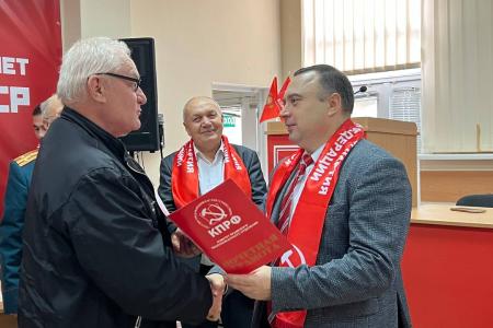 Научно-практическая конференция, посвящённая 100-летию со дня создания СССР, началась с возложения цветов к главному памятнику В.И. Ленину в Республике Крым