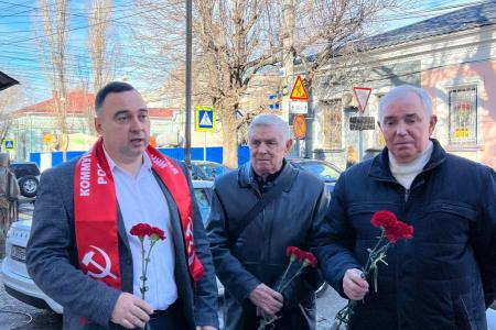 Лидер крымских коммунистов Сергей Богатыренко: Мы все чаще слышим мнение народа о том, что нам не хватает именно Великого Сталина
