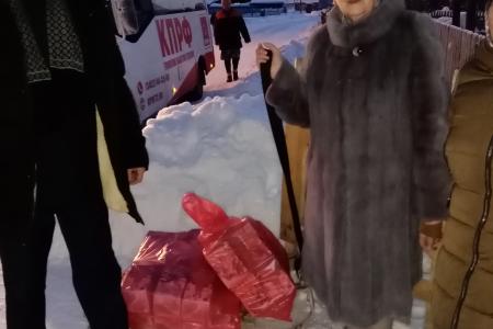 Тюменская область. Депутат-коммунист Тамара Казанцева подарила новогодний праздник жителям Вагайского Заболотья